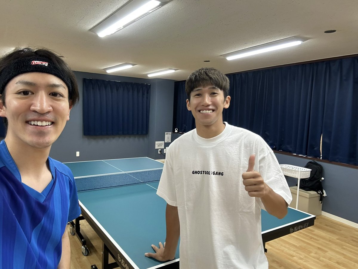 なんと吉村真晴選手(<a href="/0803_maharu/">吉村真晴Maharu Yoshimura</a>)が先日スマート卓球ジムをご利用くださいました！

（ご予約が入ったときは驚きました、、笑）

トップ選手の練習場所として、当店が微力でも貢献できたなら幸いです！

※真晴選手には掲載許可済みです