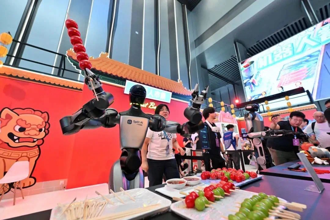 BeijingDiscover's tweet image. The #2025WorldRobotConference has concluded in Beijing with impressive results! The event generated RMB 1.48 billion (USD 206.37 million) in funding and saw the sale of 19,000 robots and related products. It&apos;s a strong indicator that the robotics sector is thriving, with both…