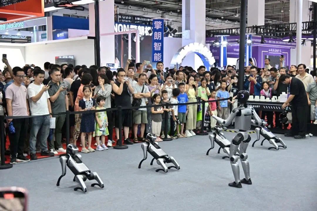BeijingDiscover's tweet image. The #2025WorldRobotConference has concluded in Beijing with impressive results! The event generated RMB 1.48 billion (USD 206.37 million) in funding and saw the sale of 19,000 robots and related products. It&apos;s a strong indicator that the robotics sector is thriving, with both…