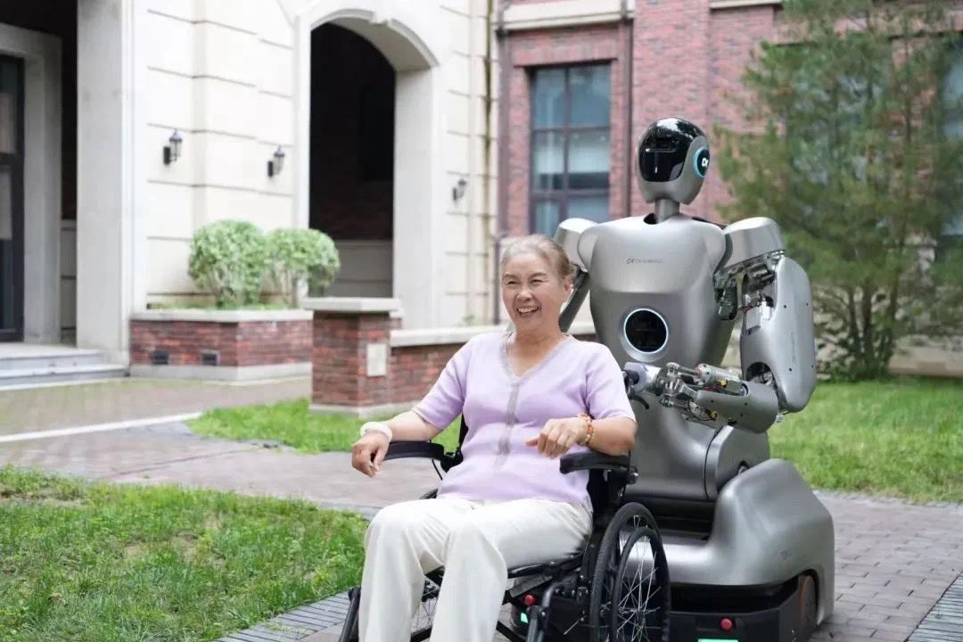 BeijingDiscover's tweet image. The #2025WorldRobotConference has concluded in Beijing with impressive results! The event generated RMB 1.48 billion (USD 206.37 million) in funding and saw the sale of 19,000 robots and related products. It&apos;s a strong indicator that the robotics sector is thriving, with both…