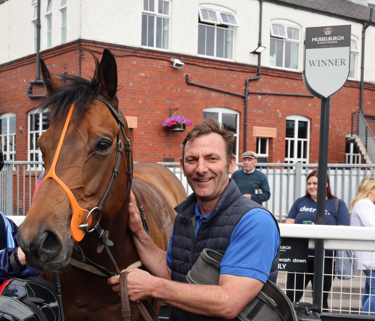 Weekender tweet media