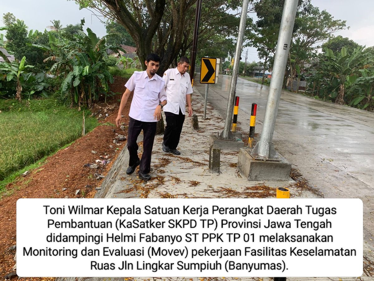 ppks01's tweet photo. Sobat Bina Marga, Kamis, 13 Agustus 2025, KaSatker TP provinsi Jawa Tengah Toni Wilmar ST, di dampingi Pejabat Pembuat Komitmen TP 01 (PPK TP 01) Helmi Riyadly Fabanyo, ST melaksanakan Monev pekerjaan Fasilitas Keselamatan Ruas Jln Lingkar Sumpiuh (Banyumas) @dpubmckjateng https://t.co/Ud9D6d4zSg