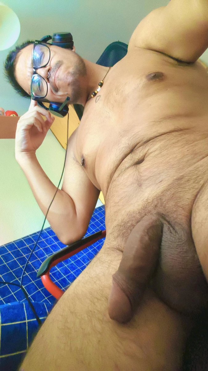 DMorbo88's tweet photo. Buenos y calurosos días ☀️ 
Ventajas del teletrabajo 😈 @Pollas_lefa2 @PollasdeEspana @MorboGayXXX2 https://t.co/Yvr0XKGR6F