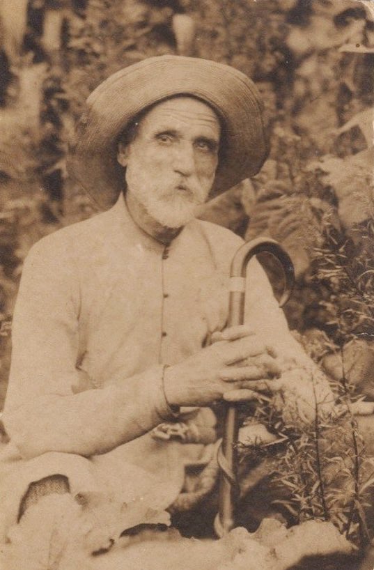Tasoltan Dzakhov, Ossetian, participant in the Russian-Turkish war (1877-1878). The second photo shows him in his garden in Vladikavkaz, 1922.

In 1891 Dzakhov took part in protests against the closure of the women's gymnasium, for which he was arrested and was in prison.