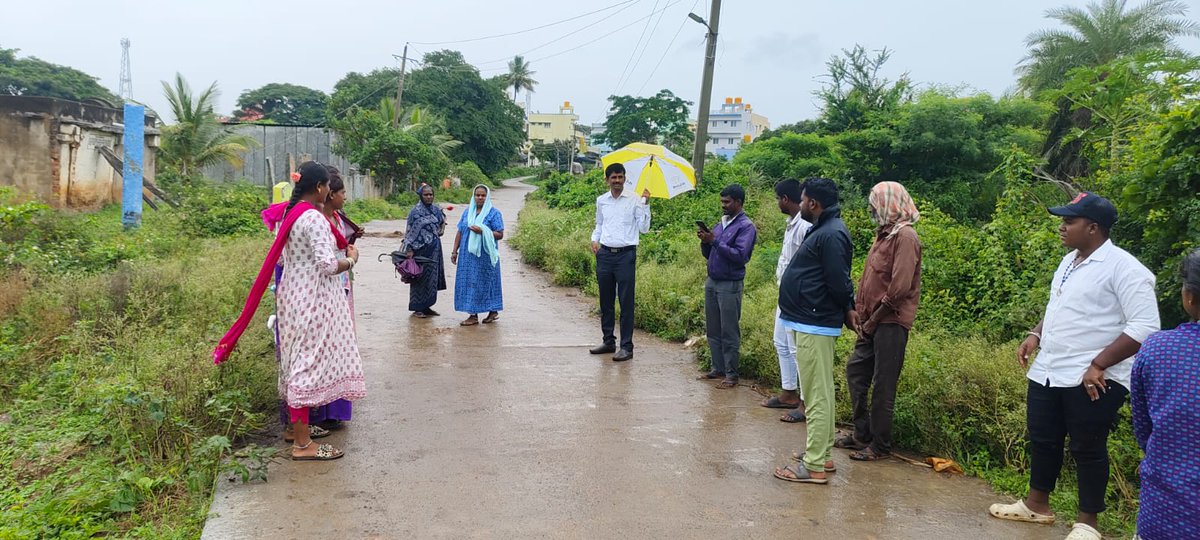 iecmalurtps's tweet photo. ಮಾಲೂರು ತಾಲೂಕಿನ ಮಾಸ್ತಿ ಹೋಬಳಿಯ ಮಾಸ್ತಿ ಹಾಗೂ ತೃಣಸಿ ಗ್ರಾಮ ಪಂಚಾಯಿತಿಗಳಿಗೆ ತಾಲೂಕು ಪಂಚಾಯತಿಯ ಸಹಾಯಕ ನಿರ್ದೇಶಕರಾದ ಶ್ರೀ ಗೋವಿಂದ ಗೌಡ ಸರ್ ಅವರು ಭೇಟಿ ನೀಡಿ ಕಾಮಗಾರಿಗಳನ್ನು,NMMS ಪರಿಶೀಲನೆ, ಏರಿಯಾ ಆಫೀಸರ್,  ಡಿಜಿಟಲ್ ಗ್ರಂಥಾಲಯ, ಎನ್ ಆರ್ ಎಲ್ ಎಂ ಹಾಗೂ ಕೂಸಿನ ಮನೆಗಳಿಗೆ ಭೇಟಿ ನೀಡಿ, ನಂತರ ನರೇಗಾ ಕಡತಗಳನ್ನು ಪರಿಶೀಲಿಸಲಾಯಿತು. https://t.co/hCqMChxpHV