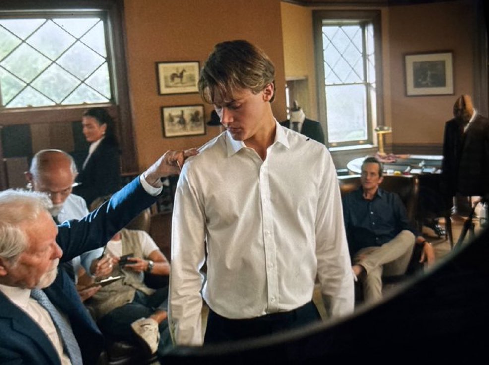torturedfilm's tweet photo. THE WAY IT LOOKS LIKE HE IS THE GROOM ITS SENDING ME https://t.co/Qnu38sKIM9