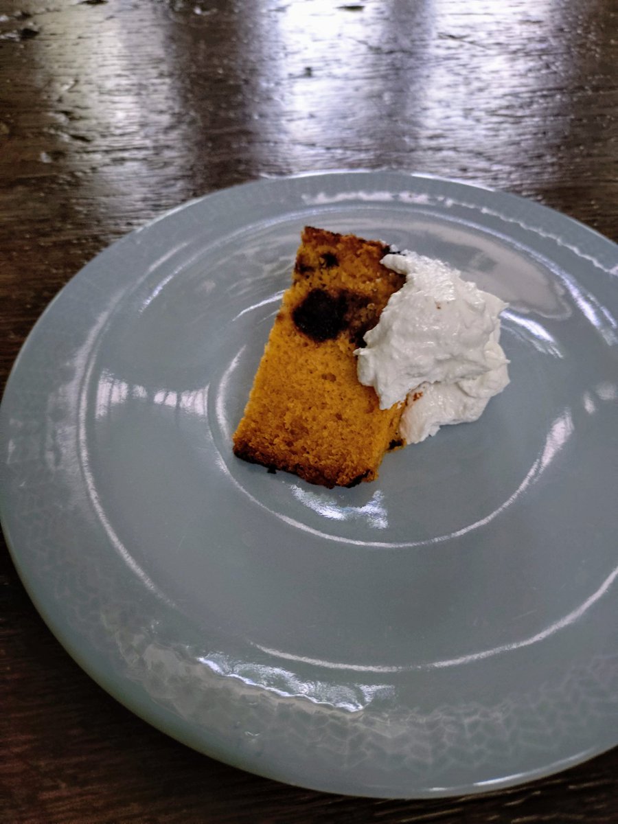 7QZ6zozKf8IfxbG's tweet image. しっとり🥕キャロットケーキ
今までのパウンドケーキの中でNO1の焼き上がりです。
秘密はアレ㊙️
昨夜のシャンソンのライブハウス
ワンドリンク付で５０００円です🍷

素晴らしい時間でした。
ヨコハマって、最高♫

#デュモン

#ヨコハマ
＃キャロットケーキ
＃カフェ