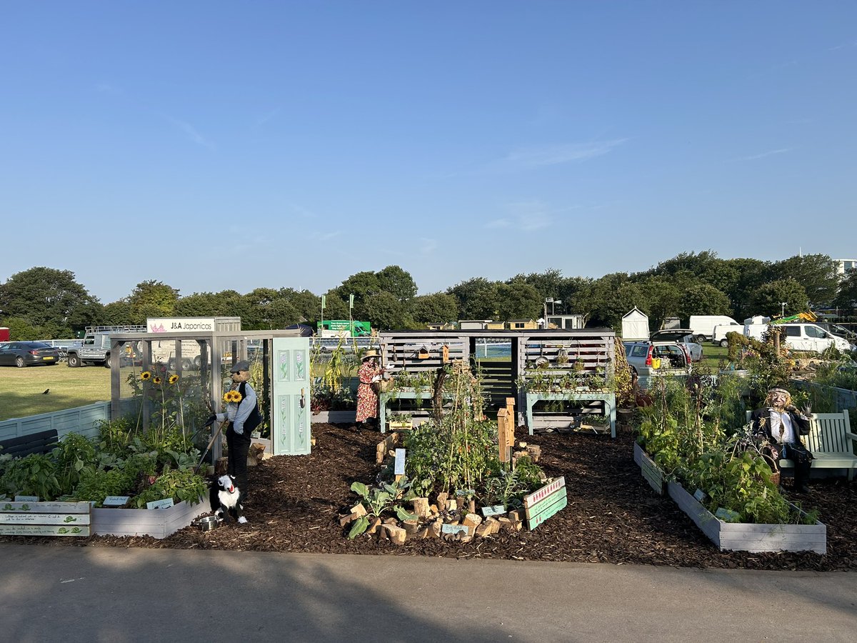 Thanks to all involved in the garden build this year including L1/2 Hortskills
learners from Salford Council <a href="/growyourownHSIS/">Elizabeth Harrison</a> <a href="/OldhamCollege/">Oldham College</a>