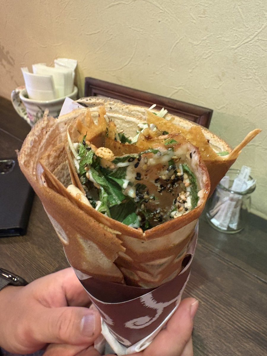 京都三条会商店街にある、ごまを使ったクレープのお店に行ってきてみた_(:3」z)_

めっちゃ美味い(´Д` )ナニコレ