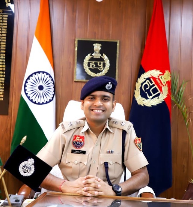 पुलिस अधीक्षक श्री सिद्धांत जैन, आईपीएस ने, होटल और गेस्ट हाउस संचालकों के लिए सख्त निर्देश – हर मेहमान का डेटा पोर्टल पर अपडेट करना अनिवार्य: एसपी सिद्धांत जैन
-नियमों की अवहेलना पर होगी सख्त कार्रवाई, पुलिस अधीक्षक ने मांगा पूर्ण सहयोग
-हरियाणा पुलिस पोर्टल पर OTP आधारित लॉगिन