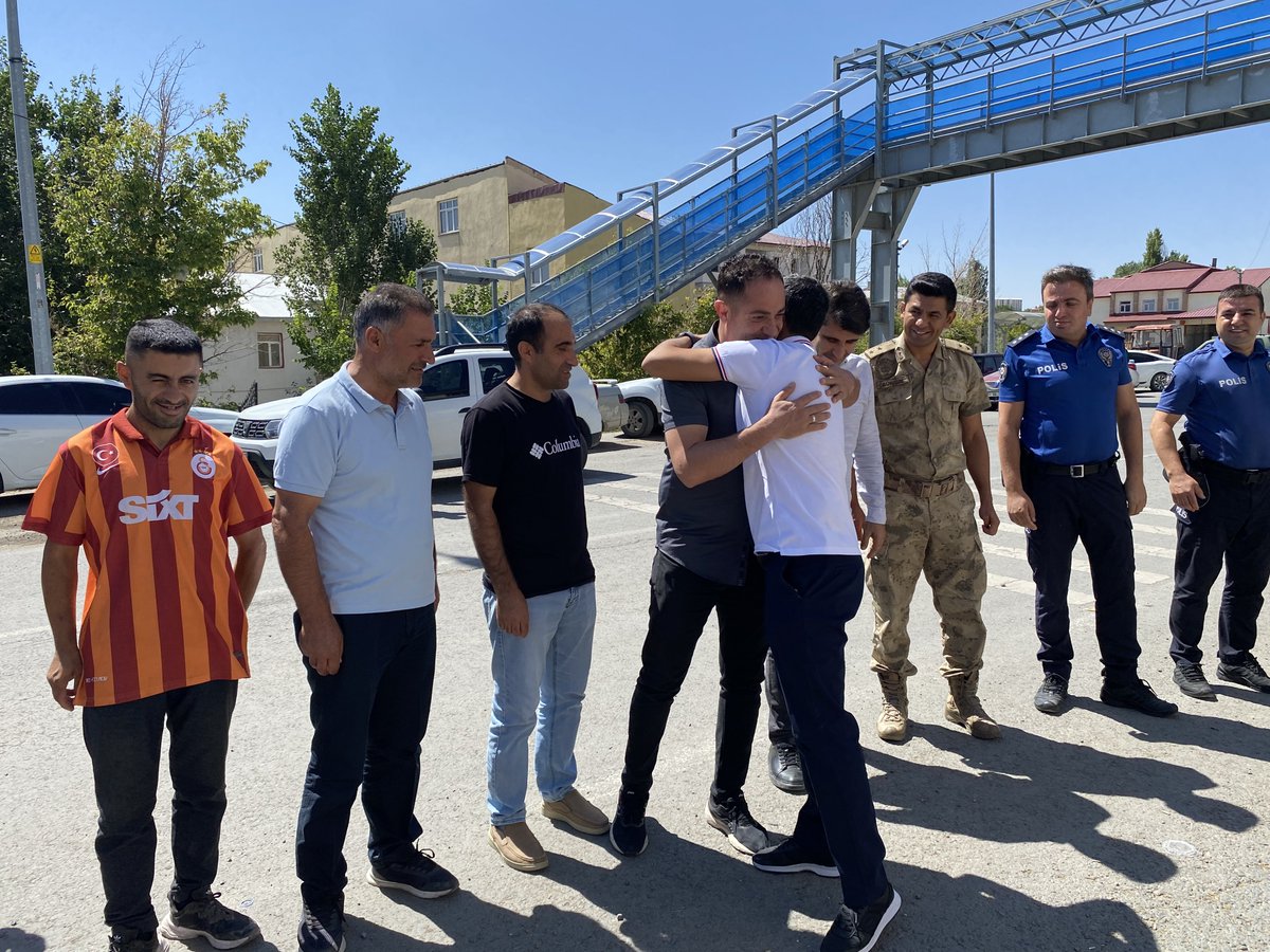 📌Balıkesir/Gömeç ilçesine tayini çıkan Kaymakamımız Sn. Mehmet Nesip MAHİR; Belediye Başkanı Sn. İsmet ASLAN, kurum amirleri ve kaymakamlık personeli tarafından yeni görev yerine uğurlandı.