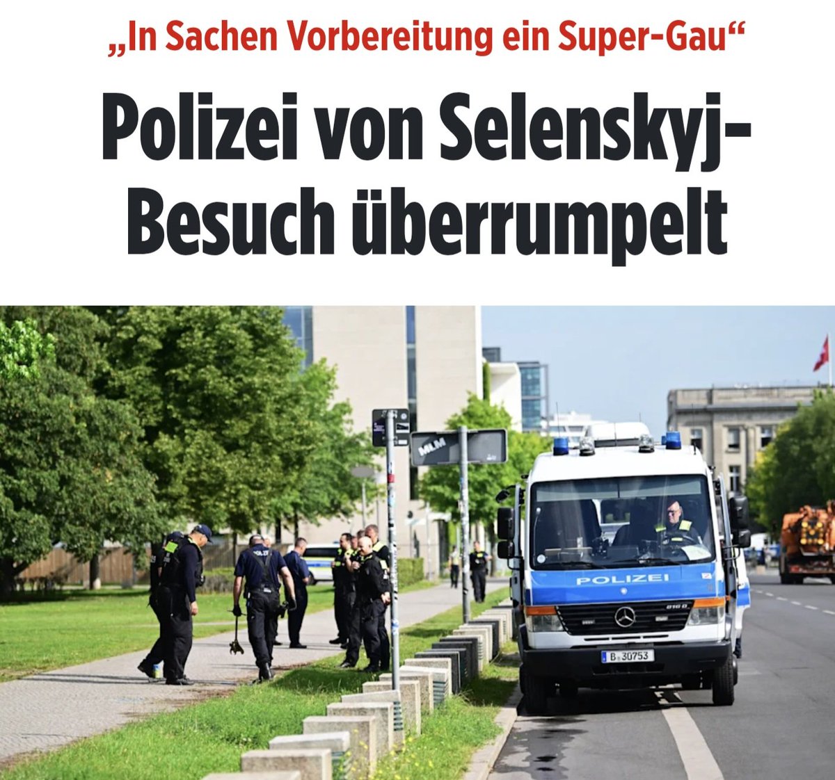 Wegen dem Besuch von Selenskyj wird jetzt jede verfügbare Einheit nach Berlin geschickt und es wird alles wieder komplett abgeriegelt, was natürlich sehr viel Steuergeld kostet.

Warum kommt er extra her? Bestimmt brauch er wieder Geld und er weiss, dass die deutschen Politiker