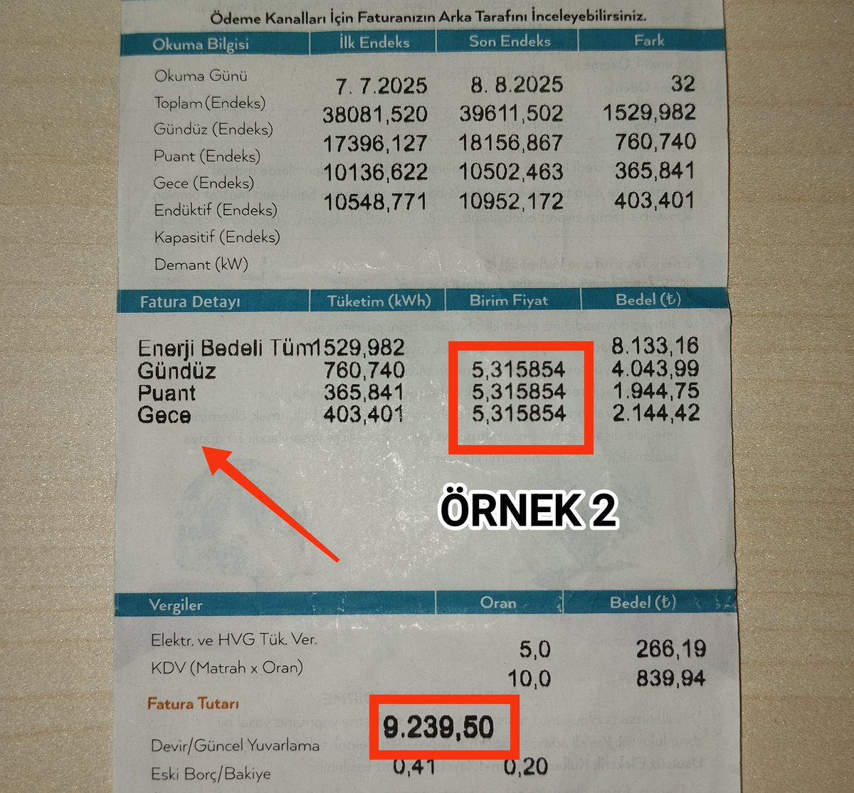 " Aynı Fatura, Farklı Fiyat "

Son zamanlarda gündeme gelen yüksek elektrik faturalarının nedenini açıklayacağım. 

Mesken abonelerinde yıllık tüketim 5.000 kWh'i geçerse serbest tüketici sınıfına girdiği için ücretlendirme ve tarife türünde değişik olacaktır. 

Bu da devlet