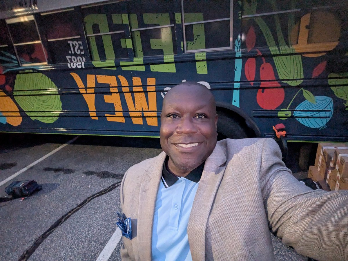 Here we go and Levan Out Live is at the Weymouth Food Pantry. They bring food to those that need it and they have stepped up their game with a mobile bus. Stay us. #wbz #weymouthfoodpantry