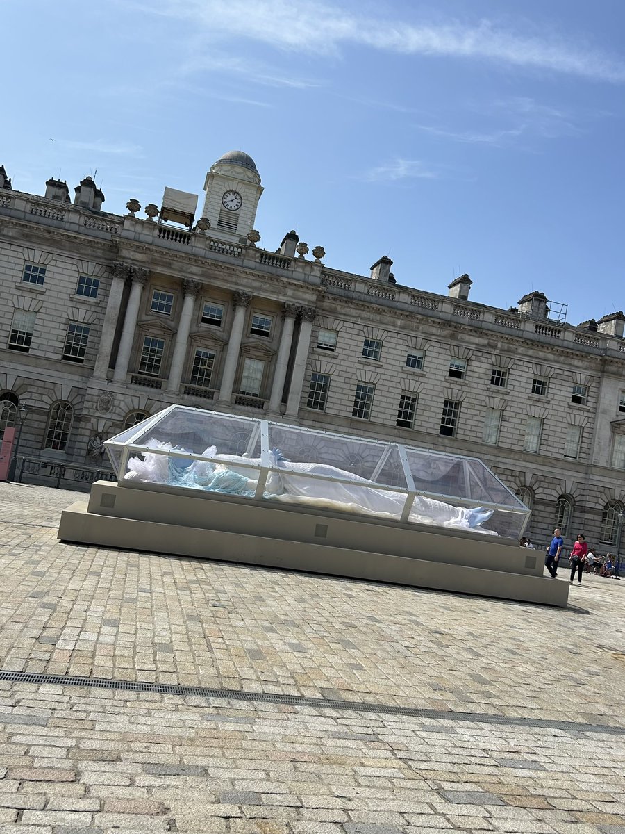 She must be flipping hot in there.
<a href="/SomersetHouse/">Somerset House</a> ☀️
<a href="/feejeemermaidx/">Feejee Mermaid Live</a>