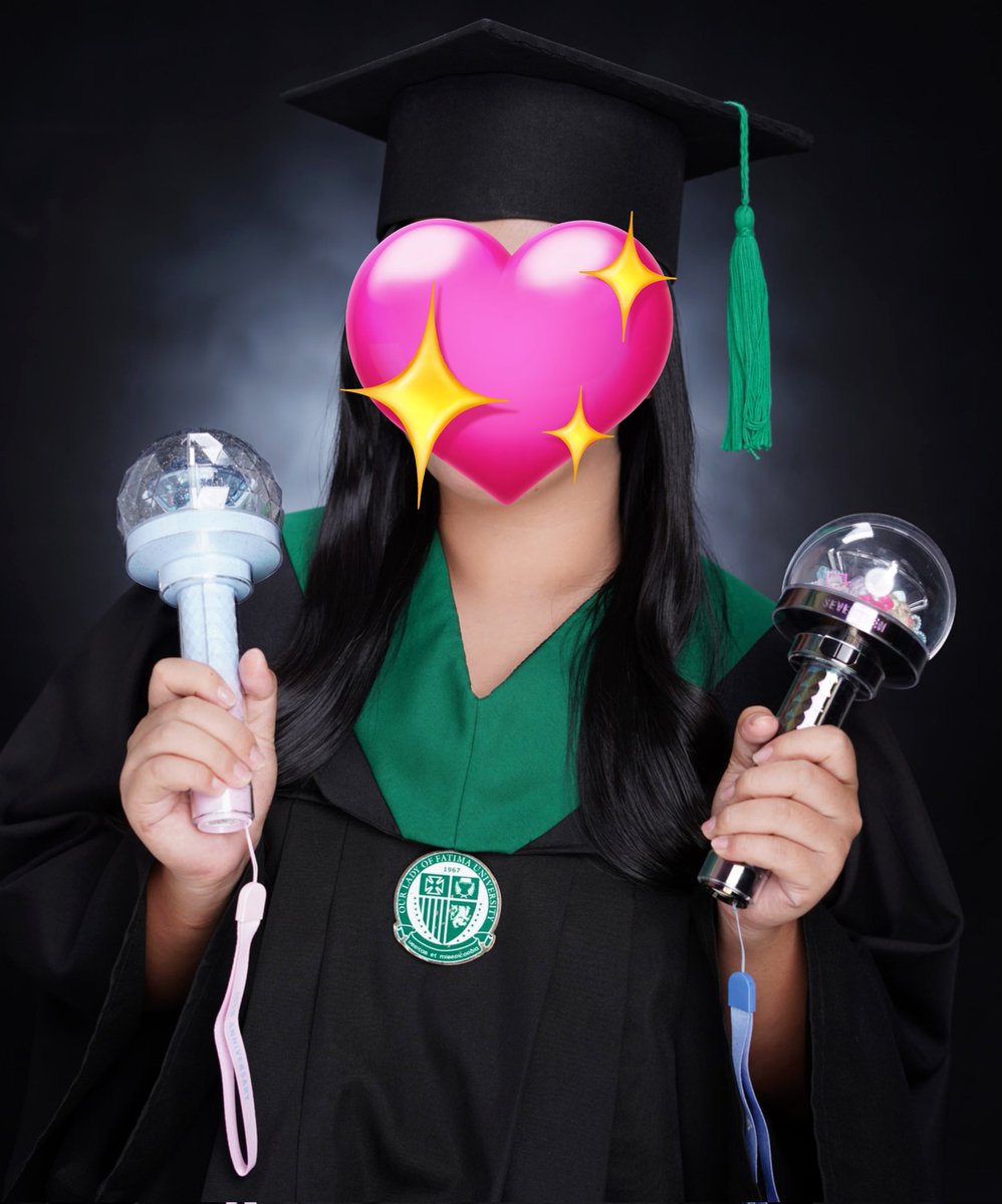EVERYW0NWOO's tweet image. GUYS!!! GRADUATE NA AKO!!!! 😭😭😭 DEGREE HOLDER NA SI USER @/EVERYW0NWOO!! 😭 AND BELATED HAPPY BIRTHDAY, CHOI SEUNGCHEOL!!!! 🥳🤍🤍🤍