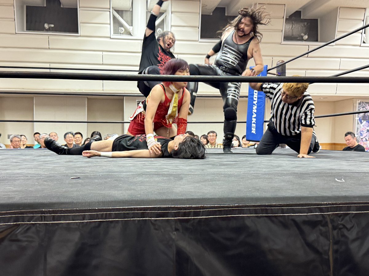 m_abc_123's tweet photo. SUGAMOプロレス 高島平大会8.11
#bEIVIL #CHIVIL #成田連(ツレ) 

#SUGAMOプロレス #お笑いプロレス
#高島平区民館 https://t.co/UqKCXLhQyv