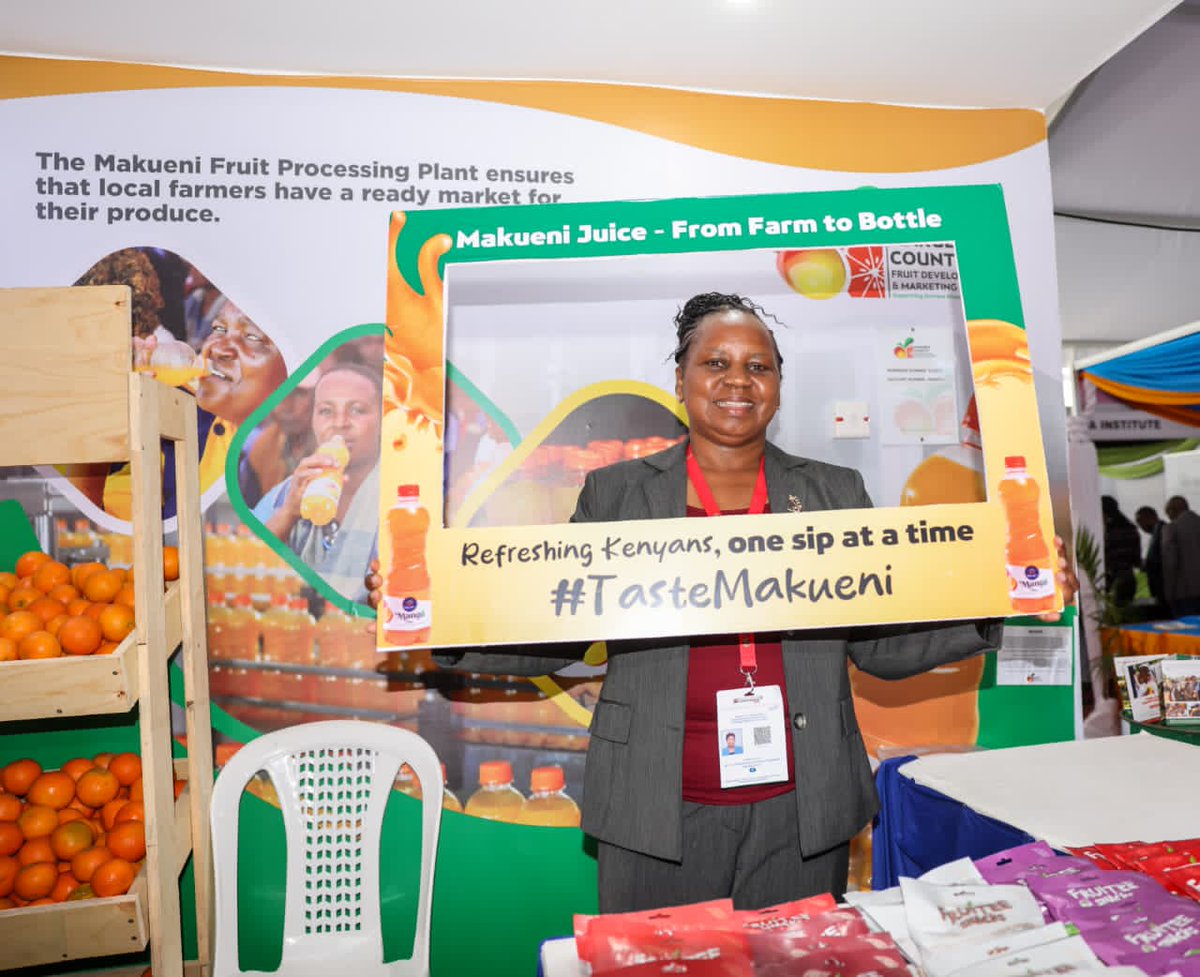 DenisDenjacks12's tweet photo. Makueni’s innovation on display! Lucy Mulili visits our booth with juice &amp; crafts, as Pres. Ruto joins Day 2 of the 2025 Devolution Conference. #Makueni #DevolutionConference2025 https://t.co/yWntBIaXIj