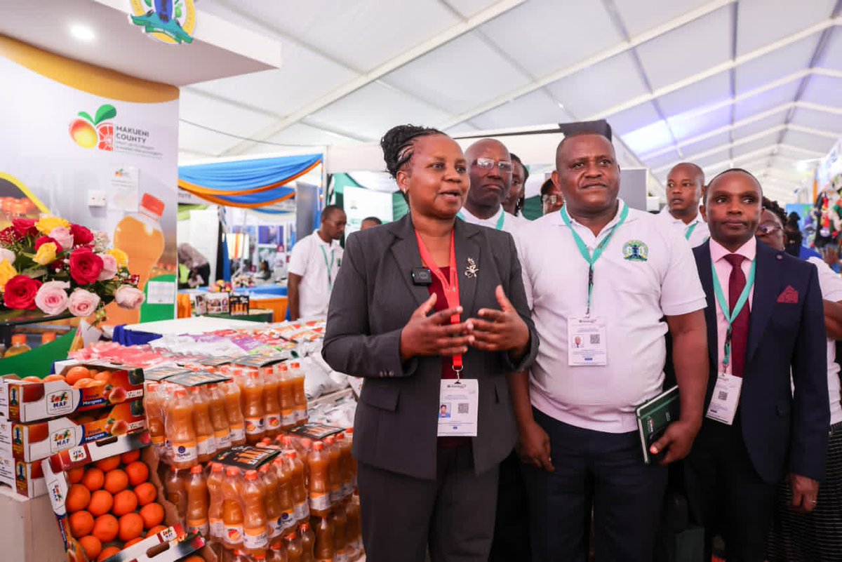 DenisDenjacks12's tweet photo. Makueni’s innovation on display! Lucy Mulili visits our booth with juice &amp; crafts, as Pres. Ruto joins Day 2 of the 2025 Devolution Conference. #Makueni #DevolutionConference2025 https://t.co/yWntBIaXIj