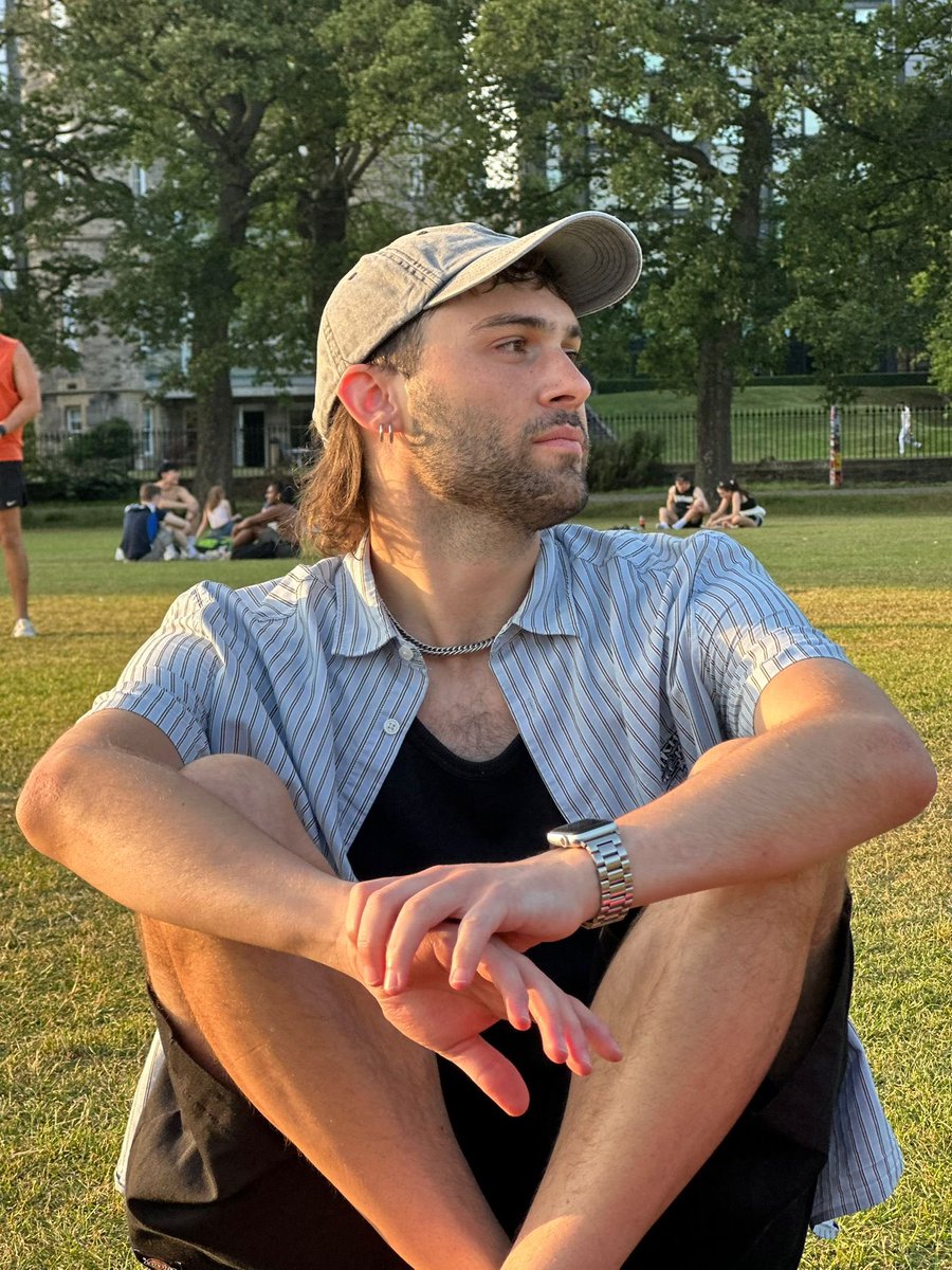 HeyRikus's tweet photo. I went outside 🥰 https://t.co/9WjSsB99gy