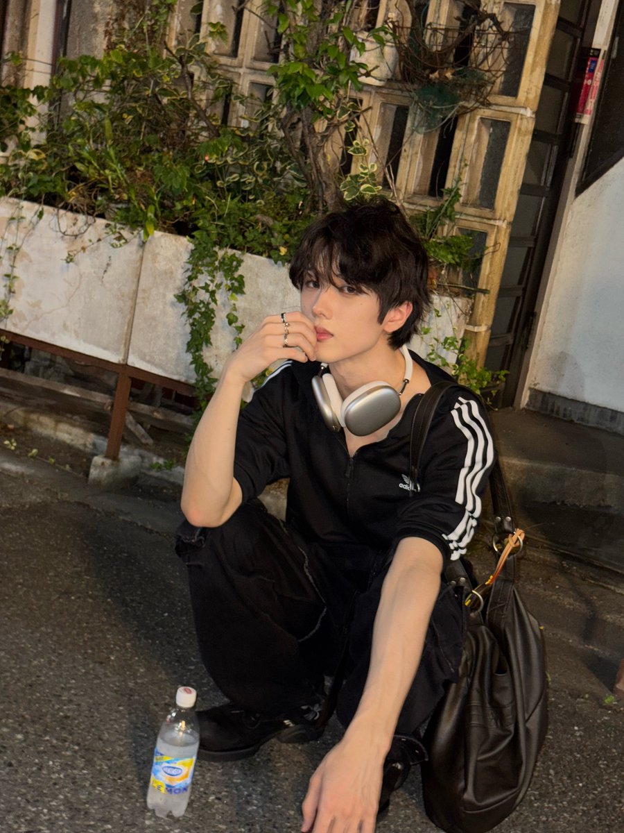 nariO2O5's tweet photo. 이게 어떻게 B컷 ........? https://t.co/9wOK7ETKZK