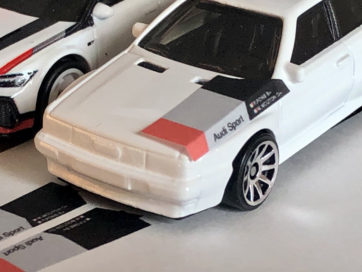 デカール作成中。誤記は修正するとしてこんな小さな字が転写できるかどうか？
#ホットウィール