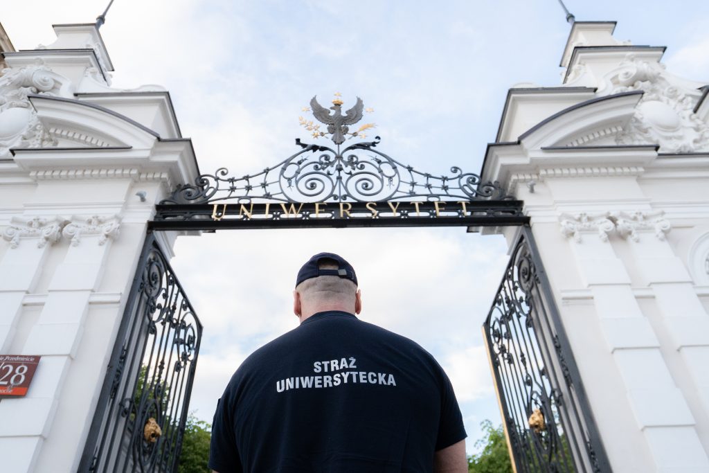 Dziękujemy wszystkim, którzy wsparli Pana Tomasza, bohaterskiego Strażnika #UW, w prowadzonej na jego rzecz zbiórce.

Datki można wpłacać jeszcze przez 12 godzin.
🔗 uw.edu.pl/zbiorka-na-rze…