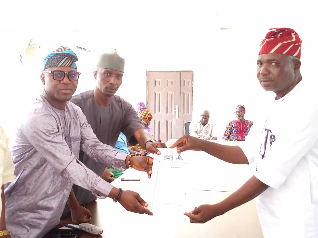 Ramotalai001's tweet photo. HON. RAMOTALAI AKINLOLA-HASSAN CONGRATULATES OGUNLANA ON APPOINTMENT AS CHIEF OF STAFF
12th August 2025

I congratulate Mr. Azeez Adeyinka Ogunlana on his appointment as Chief of Staff to the Executive Chairman of Oriade LCDA, Hon. Rasaq Akorede Olojede.

His proven loyalty to https://t.co/YAucViV3XT