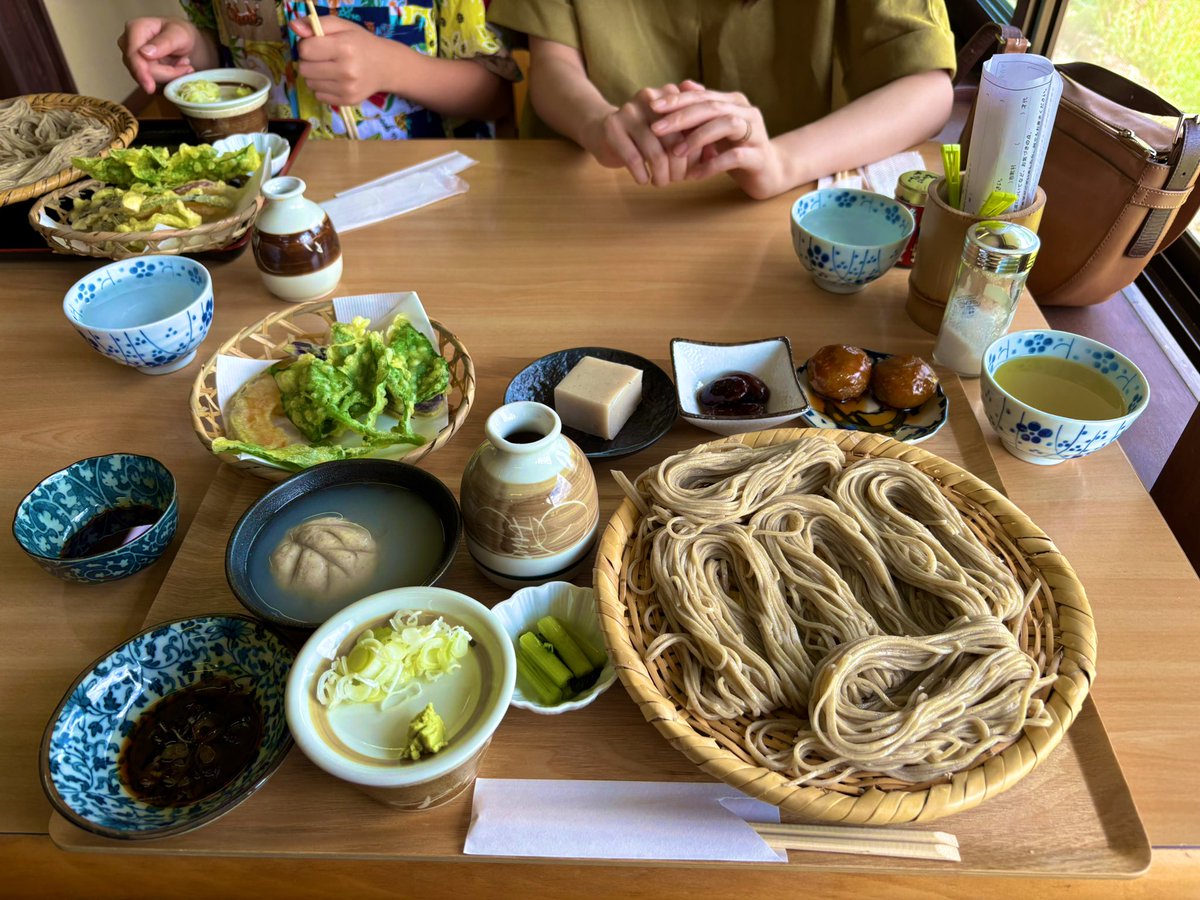Ze_Ku_At's tweet photo. 善光寺からの戸隠神社は、人が多かったけど、参道が良い雰囲気だった(ﾟ∀ﾟ)
そして、戸隠そばがめちゃくちゃ美味かった！ https://t.co/ieMmXAumzF