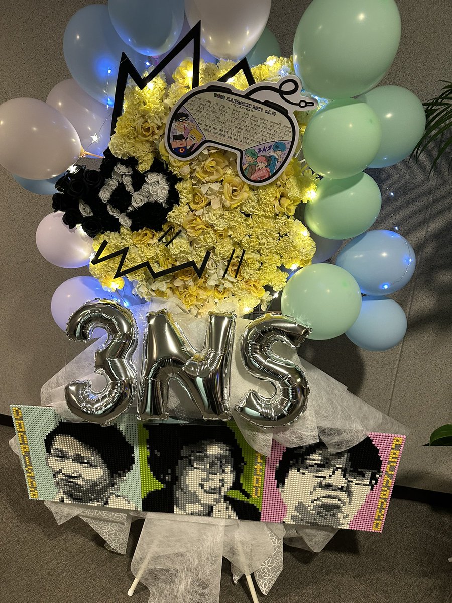 DONPISHA22's tweet photo. 三人称のSANNINSHOW Vol.21無事終了しました！！！！
お越し下さった方々ありがとうございましたー！！！！
お気をつけてお帰りくださいませー！

楽しかったー！！

フラワースタンドも毎回本当にありがとうございますー！！！！！ https://t.co/yV1vue3lQ4