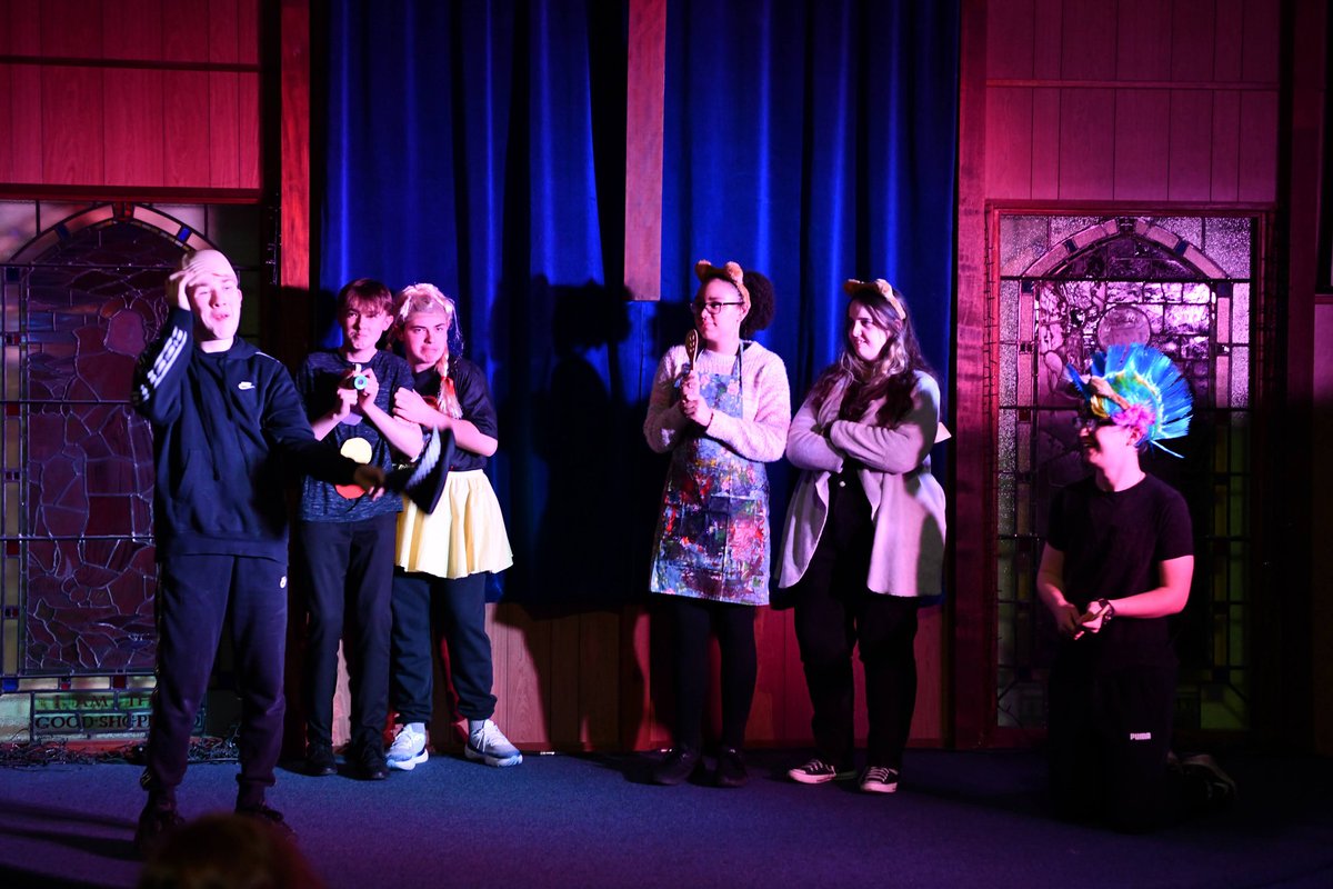 🎭 Youth Theatre in Airdrie! 🎭 ✨
Calling all young actors aged 13 to18. Come unleash your creativity, build confidence, and have a blast! 

📅 Thursdays, 6:30–7:45 PM

📍 Where: Pilgrim Community Centre, Airdrie

Click the link here to book your space.

make-and-create-arts.classforkids.io/info/618