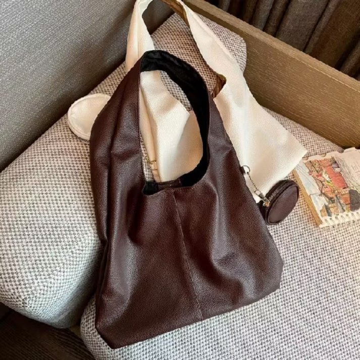 zaistdyra's tweet photo. rekomendasi tote bag 🧸🎀

#totebag #taswanita #taskuliah #ootd #ootdStyle #kuliahan #kampus #totebagwanita #belanja https://t.co/QWYle8LdNP