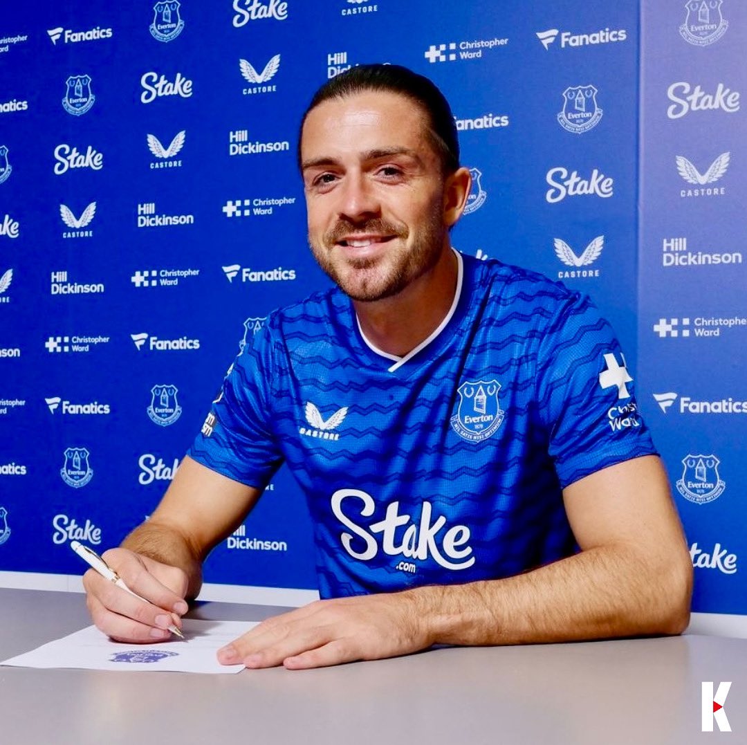 KYSTAR's tweet photo. Someone needs to show Jack Grealish how to hold a pen 😂 https://t.co/xhYI0gF7hk