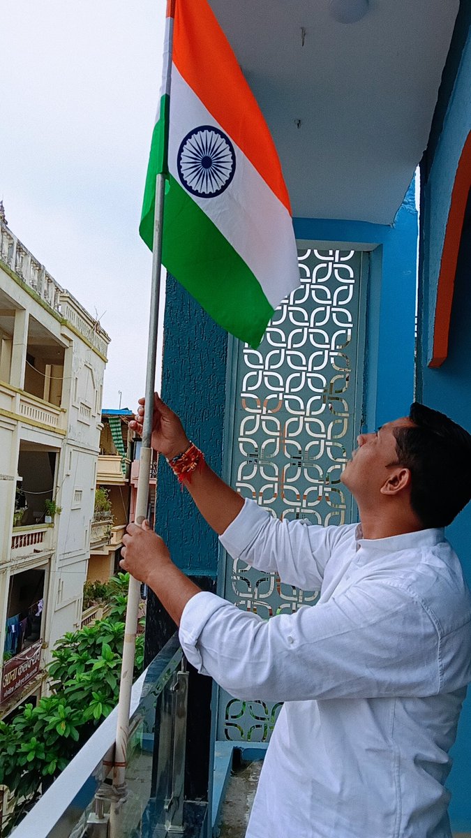 ManishP88892044's tweet image. हर घर तिरंगा अभियान के अंतर्गत अपने घर पर राष्ट्रीय ध्वज लगाया।
#HarGharTiranga2025 
@BJP4MP
