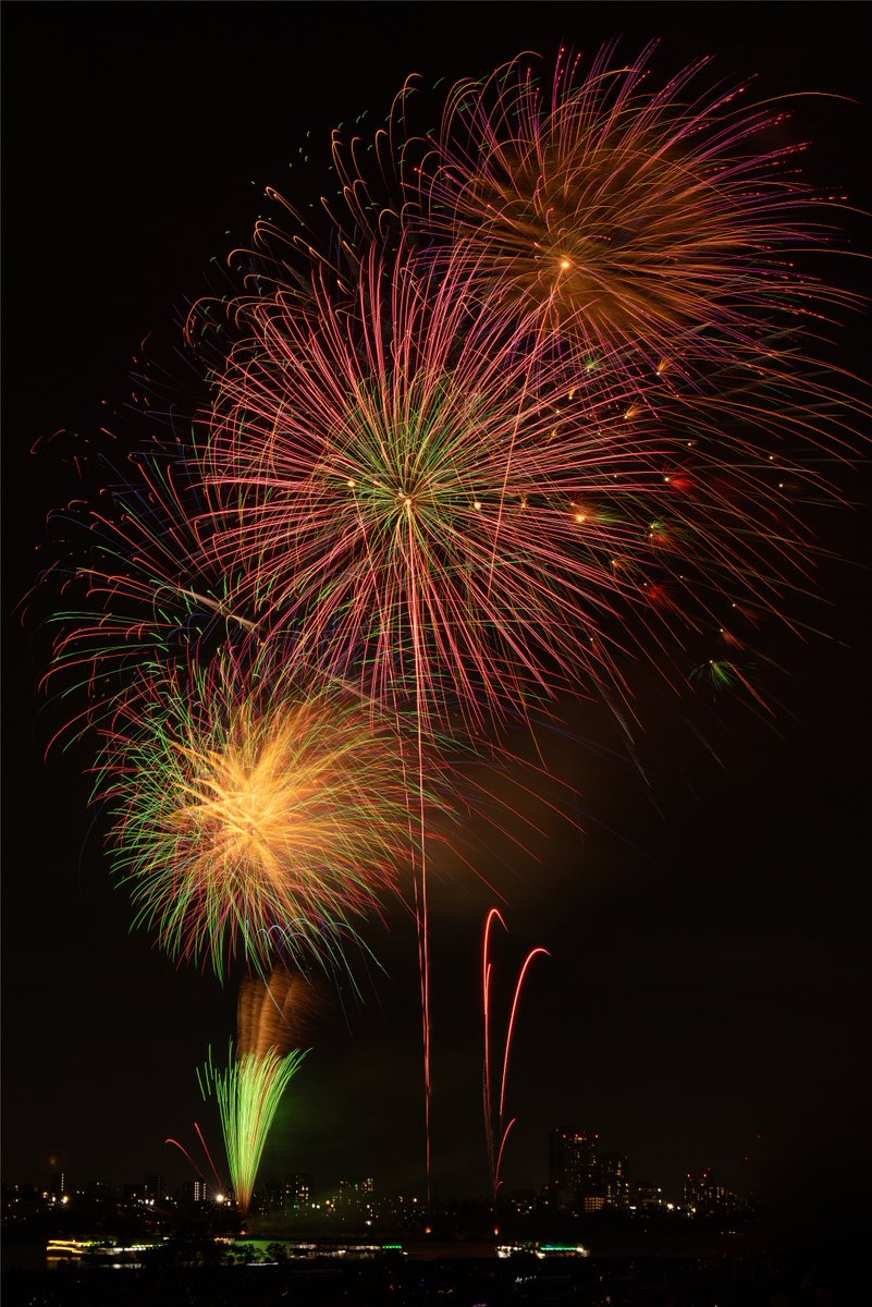 epasha_dot_net's tweet photo. 夜空に咲く、大輪の花🎆
幾重にも重なる光が、ブーケのように広がった瞬間。
夏の夜の感動を切り取りました✨

#第41回市川市民納涼花火大会 #江戸川区花火大会 https://t.co/f8DPvlNoJr