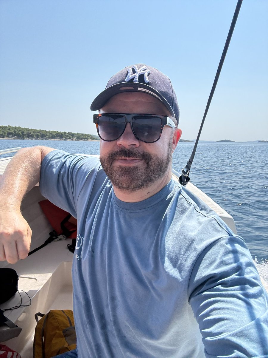 Gary_Gaz_Gazzy's tweet photo. On a boat, Fraser is driving 🛥️ 
This may be my last post on Twitter 😱 
#prayforGary  🙏🏻 https://t.co/ZJMVWxN3wI