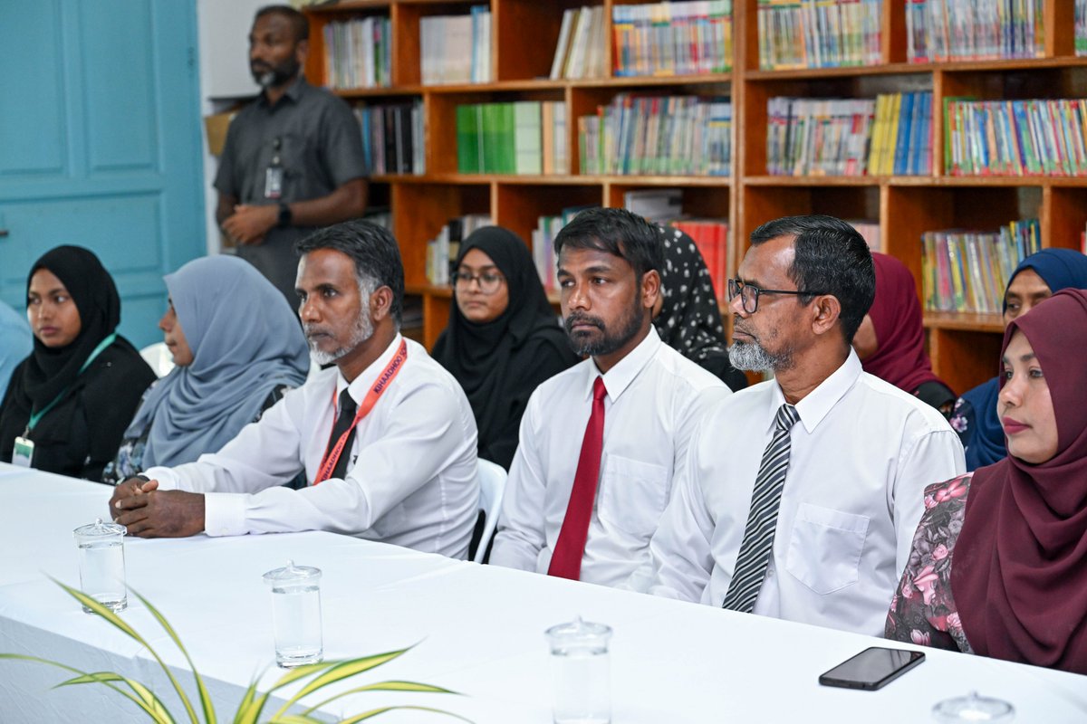 The President's Office (@presidencymv) on Twitter photo President Dr <a href="/MMuizzu/">Dr Mohamed Muizzu</a> engages with Kihaadhoo Island Council, the Women’s Development Committee (WDC), and heads of institutions, ensuring the community’s voice is heard in the planning and execution of projects.
#RayyithunGaathah #BaaAtollVisit President Dr <a href="/MMuizzu/">Dr Mohamed Muizzu</a> engages with Kihaadhoo Island Council, the Women’s Development Committee (WDC), and heads of institutions, ensuring the community’s voice is heard in the planning and execution of projects.
#RayyithunGaathah #BaaAtollVisit