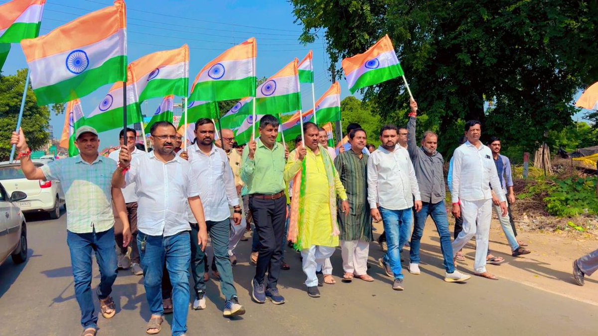TdoMeghraj's tweet photo. રાષ્ટ્રીય સ્વતંત્રતા પર્વની ઉજવણીના ભાગરૂપે રાષ્ટ્રધ્વજ સન્માનમાં દેશ માટે ગર્વની ભાવના હેતુસ"હર ઘર તિરંગા"અને"તિરંગા યાત્રા"નું આયોજન કરવામાં આવ્યું જેમાં MLA શ્રી,જિ.પં. પ્રમુખશ્રી, તા.પં.પ્રમુખશ્રી ગામ આગેવાનો સ્ટાફ શાળા ના બાળકો હાજર રહ્યા
@DdoArvalli 
@CollectorArv 
@CMOGuj https://t.co/ieIUH9t4Rv