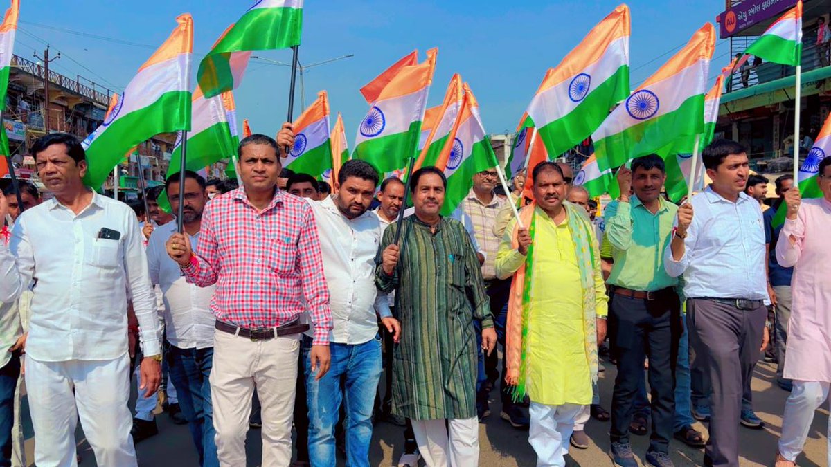 TdoMeghraj's tweet photo. રાષ્ટ્રીય સ્વતંત્રતા પર્વની ઉજવણીના ભાગરૂપે રાષ્ટ્રધ્વજ સન્માનમાં દેશ માટે ગર્વની ભાવના હેતુસ"હર ઘર તિરંગા"અને"તિરંગા યાત્રા"નું આયોજન કરવામાં આવ્યું જેમાં MLA શ્રી,જિ.પં. પ્રમુખશ્રી, તા.પં.પ્રમુખશ્રી ગામ આગેવાનો સ્ટાફ શાળા ના બાળકો હાજર રહ્યા
@DdoArvalli 
@CollectorArv 
@CMOGuj https://t.co/ieIUH9t4Rv