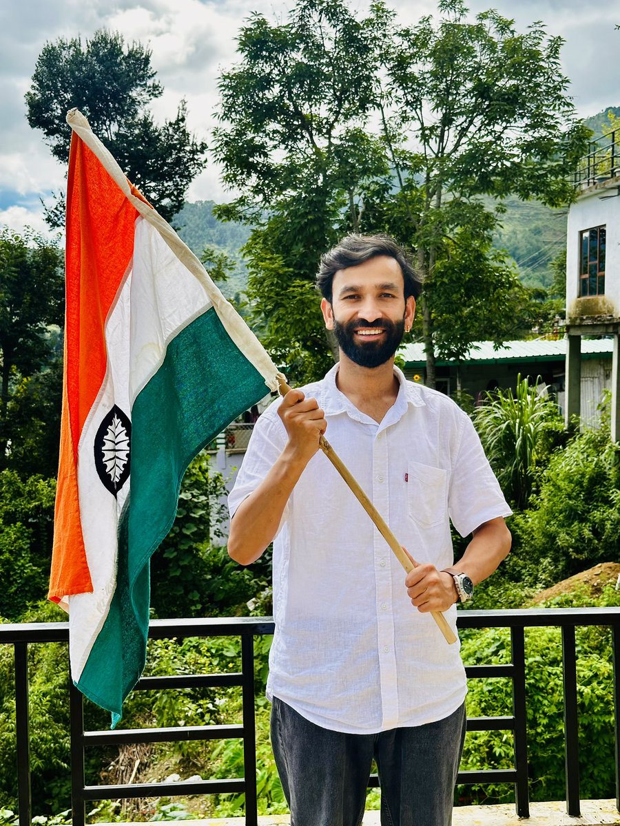 Surajgirisuri's tweet photo. हर घर तिरंगा घर घर तिरंगा 🙏🇮🇳
15 अगस्त से पूर्व सभी घरों में सभी देशवासियों के घर में तिरंगा फहराने का संकल्प लेकर आजादी के जश्न में भागीदार बने���
@highlight https://t.co/UHNqMfLFFR