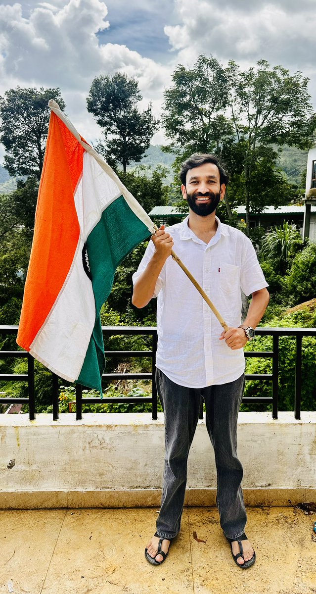 Surajgirisuri's tweet photo. हर घर तिरंगा घर घर तिरंगा 🙏🇮🇳
15 अगस्त से पूर्व सभी घरों में सभी देशवासियों के घर में तिरंगा फहराने का संकल्प लेकर आजादी के जश्न में भागीदार बने���
@highlight https://t.co/UHNqMfLFFR