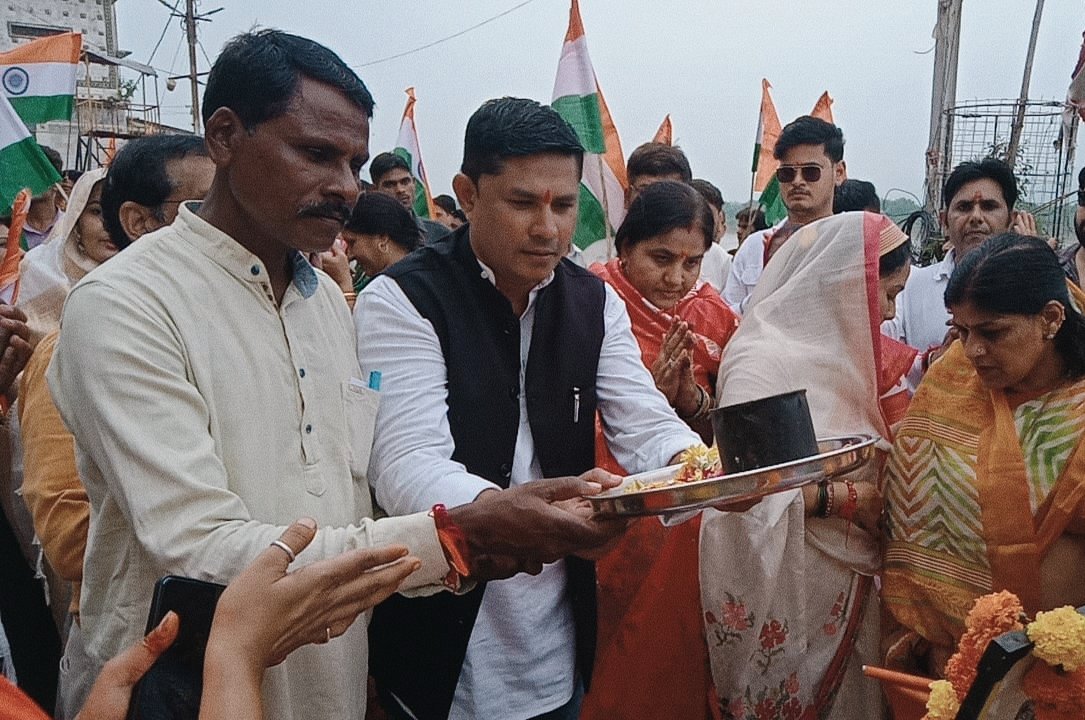 Manish Pardeshi (@manishp88892044) on Twitter photo 79वें स्वतंत्रता दिवस के उपलक्ष्य में आज #HarGharTiranga🇮🇳 अभियान के अंतर्गत नर्मदापुरम में तिरंगा यात्रा में शामिल हुआ।
#HarGharTiranga 
<a href="/BJP4MP/">BJP Madhya Pradesh</a> 
<a href="/BJP4Narmadapur1/">BJP Narmadapuram District</a> 79वें स्वतंत्रता दिवस के उपलक्ष्य में आज #HarGharTiranga🇮🇳 अभियान के अंतर्गत नर्मदापुरम में तिरंगा यात्रा में शामिल हुआ।
#HarGharTiranga 
<a href="/BJP4MP/">BJP Madhya Pradesh</a> 
<a href="/BJP4Narmadapur1/">BJP Narmadapuram District</a>