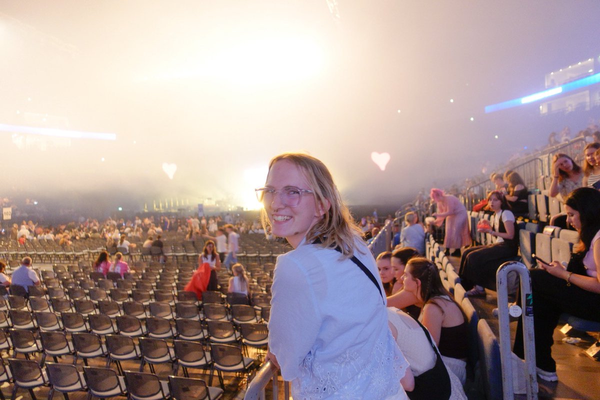 HannaTheSloth's tweet photo. shawn saw me the happiest I've been in MONTHS 🥹 #ShawnOnTheRoadAgain #ShawnOnTheRoadAgainCologne https://t.co/QY191BhNK2