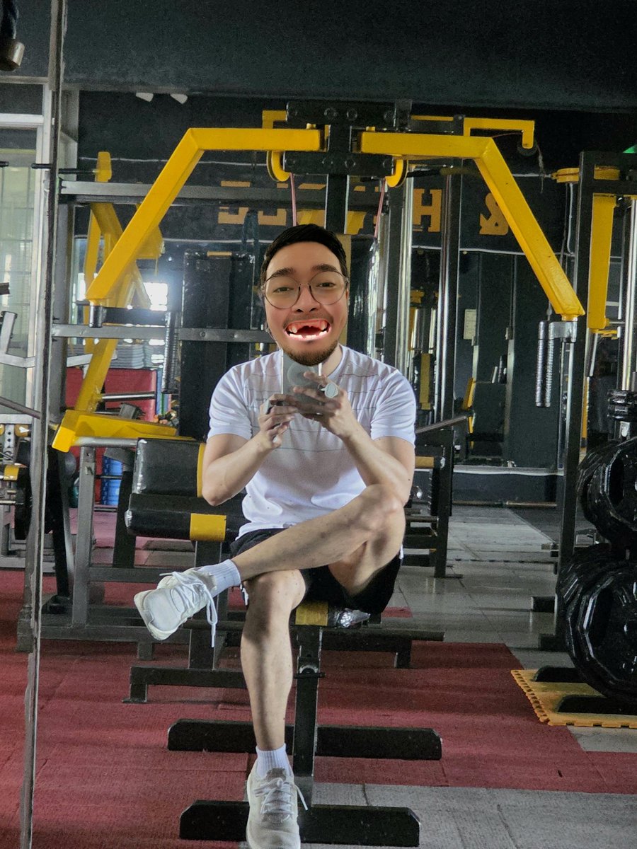 Yosh yigit etuk pornoni sikdi