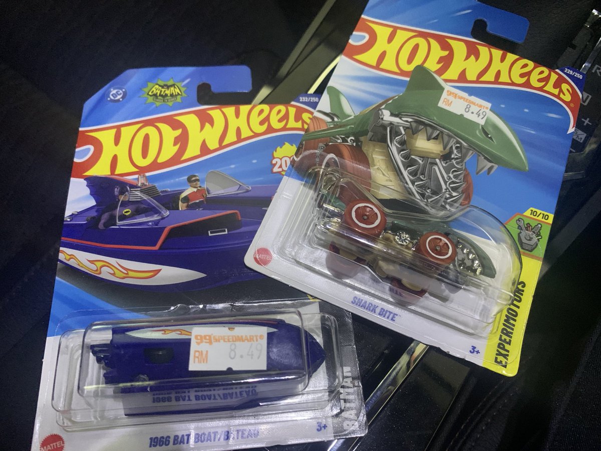 yuki_0003's tweet photo. 定例99speedmart落穂拾いー
割と良いとこ拾えた感じです。
サメちゃんは最近の謎車トレハンの中では人気ありそうな感じですね。
#ホットウィール
#99speedmart https://t.co/Ldgc5JwQUI