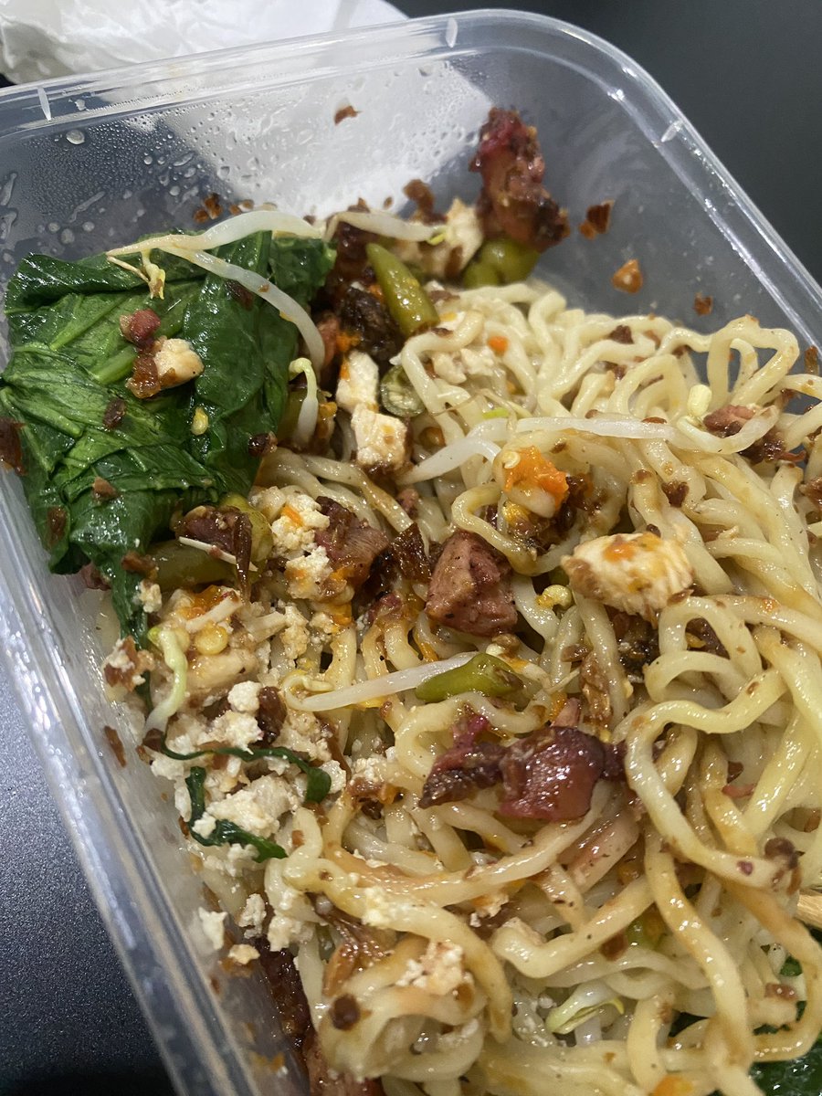 asalamualaidoom's tweet photo. Yes! Ini baru beneran Bakmi Cengir. Honest review komparasi dgn Bakmi Piring : 
- condiment percis
- kuah jg ada jahe2nya tp klo cengir lbh ke wedang rasanya wk
- mienya lbh gurih Bakmi Piring, Cengir agak anta (hambar)
- Charsiu tp sm enaknya sama Bakmi Piring. Resepnya sama? 🤔 https://t.co/TRgFhVOYHF
