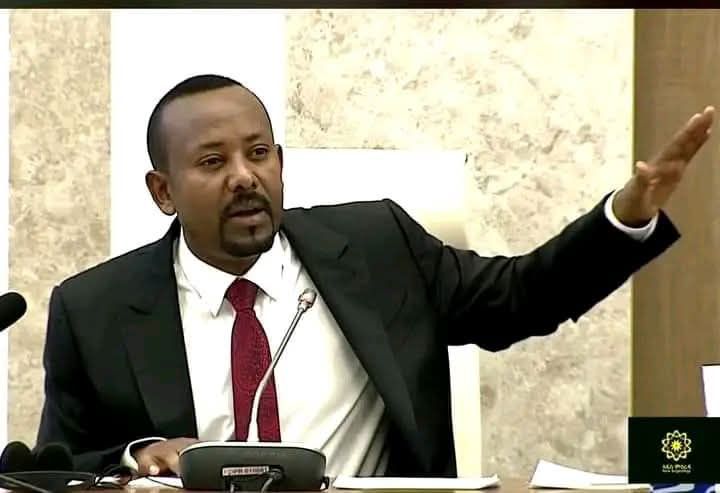 finfinne_time's tweet image. በጦርነቱ ሴቶች እየተደፈሩ ነው ጥቃቱ መፍትሔ ሊፈለግለት ይገባል ተብሎ ሲጠየቅ ... "ሴቶች በወንድ ነው የተደፈሩት ... ወታደሮች ደግሞ በሳንጃ ነው" ... ብሎ የሴቶችን መደፈርና ጥቃት ኖርማል ያደረገው ጠቅላይ ሚኒስትር ..
የሶስት ሴት ልጅ አባት ነው።