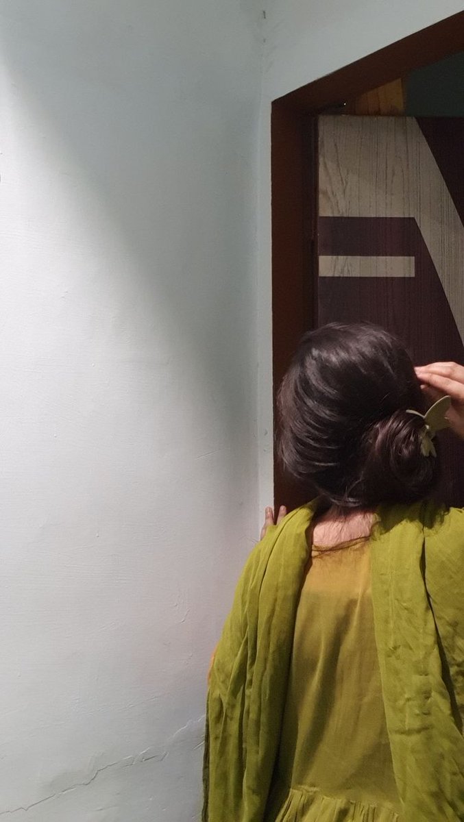 কিছু সম্পর্কের কোনো অস্তিত্ব নেই,
নেই কোনো বর্তমান, 
নেই কোনো ভবিষ্যৎ”..!🥀
শুধু মায়ার কারনে সম্পর্ক গুলো টিকে থাকে..!

#গুলবাহার🦋