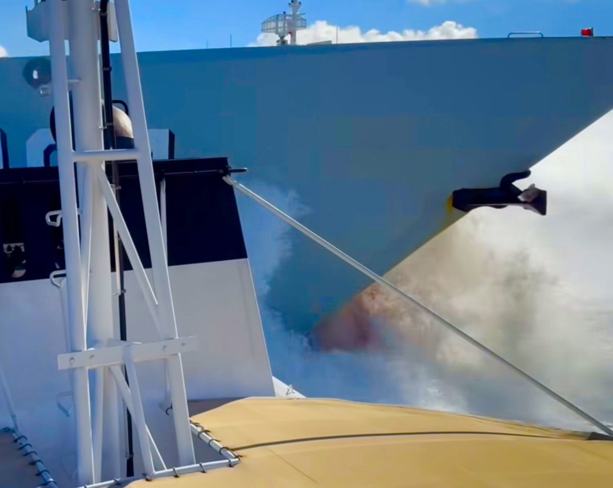 adibonts's tweet photo. Morbid warning.🫣‼️I enhanced the saturation of @raffytima’s footage and I believe that’s red blood on the water spray. 

The Chinese Coast Guard did search patterns to look for overboard survivors, but the missing sailors probably disintegrated on impact. @coastguardph https://t.co/CtCVFPoeFl