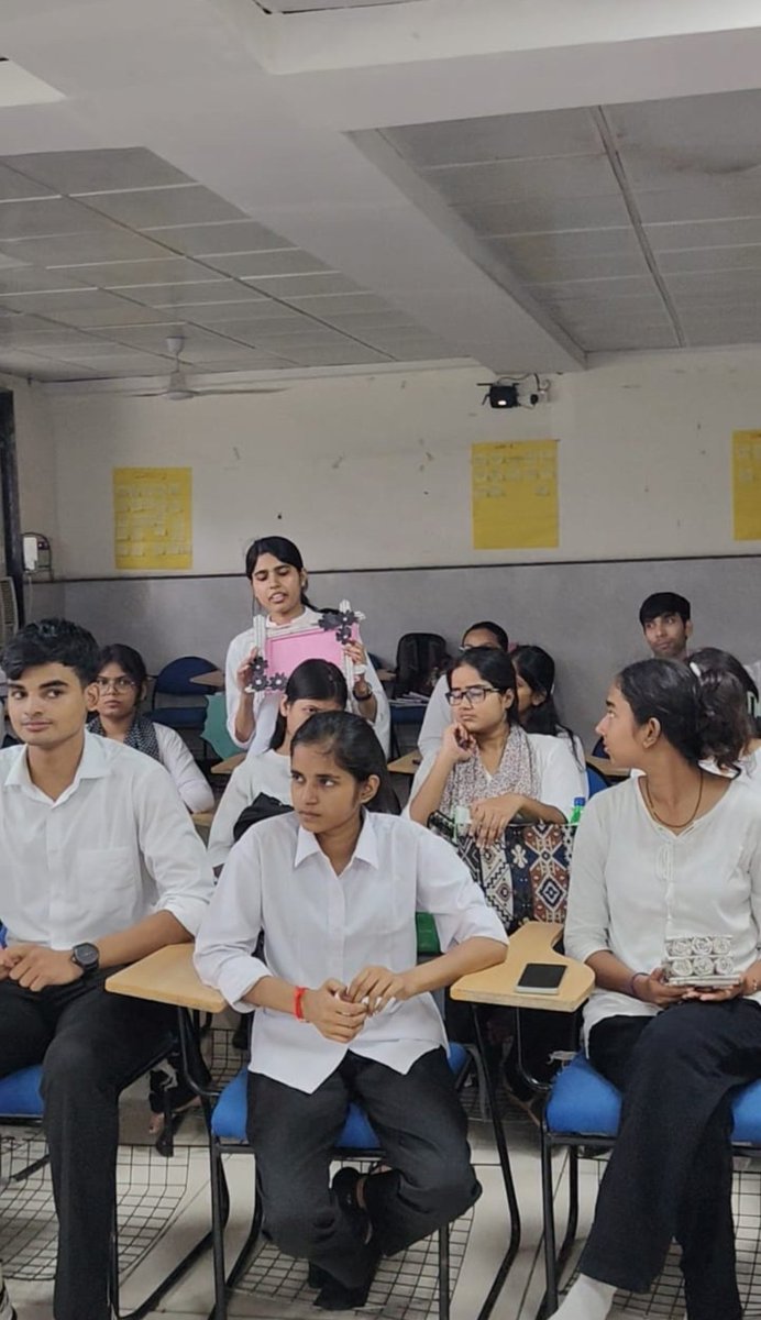 DIETRNDELHI's tweet photo. #swacchtaabhiyaan 
#swacchdilli
#swacchbharatabhiyaan
Inculcate habits for sustainable living. Apprising students with 3Rs of green life. 
Reduce, reuse, recycle. Trainees at DIET Rajendra Nagar are encouraged to use reusable bottles. Tiffins and cough is to reduce plastic waste. https://t.co/hKHHQb3jGE